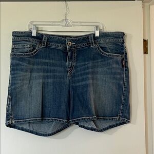 Silver Jeans Women's Classic Blue Jean Shorts